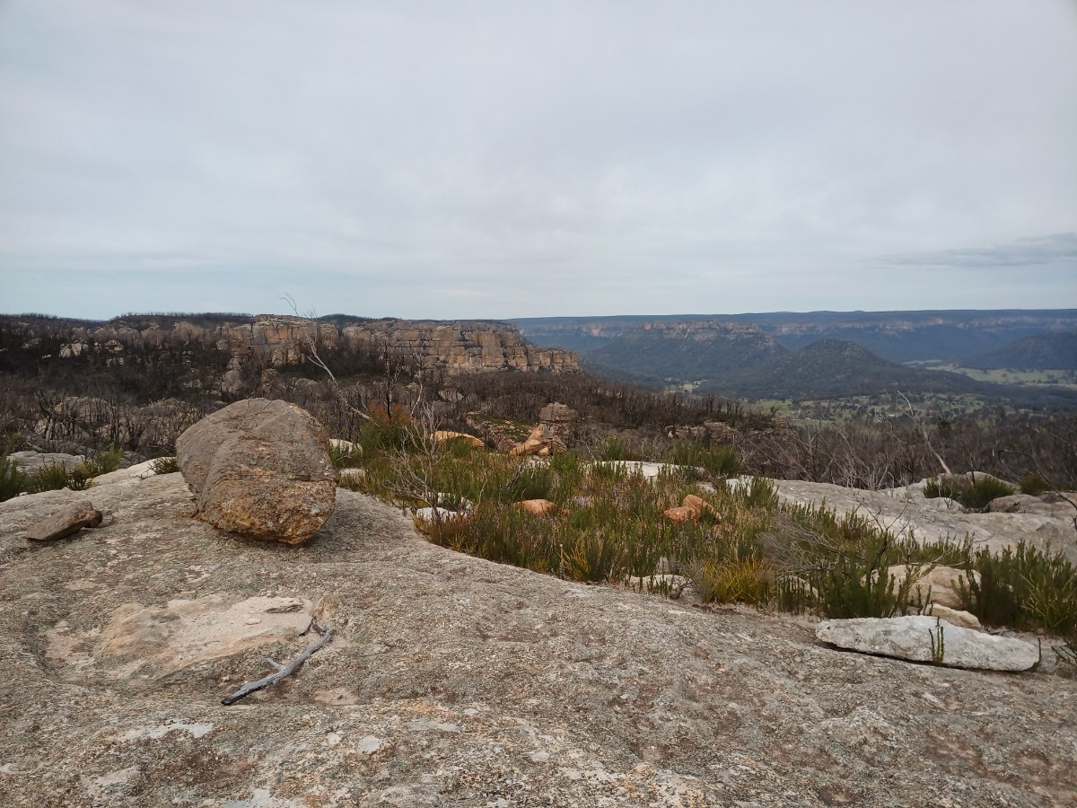 Wolgan Valley and surround cliffs